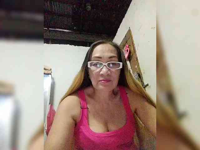 cherrywhite03 Live Webcam on BongaCams