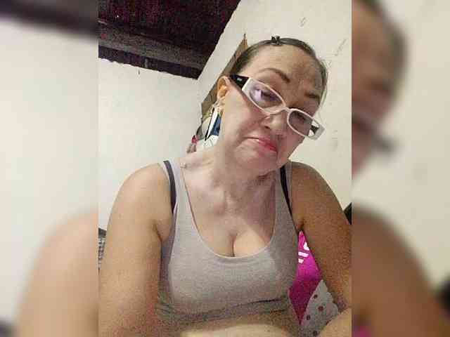 cherrywhite03 webcam