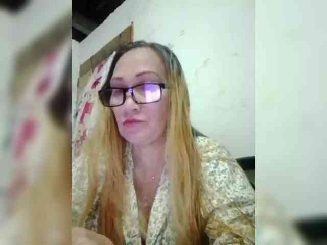 cherrywhite03 webcam
