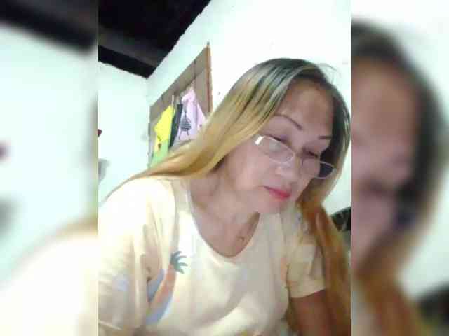 cherrywhite03 webcam