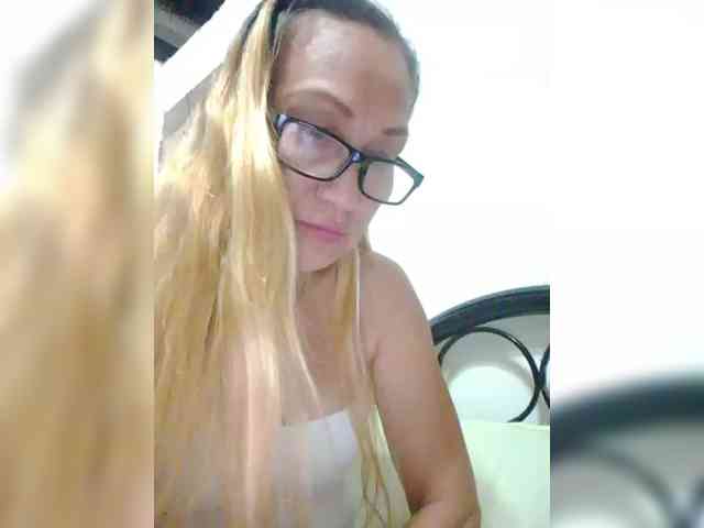 cherrywhite03 webcam