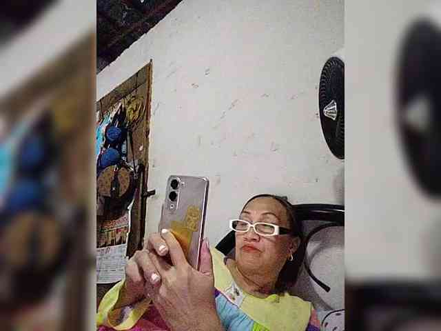 cherrywhite03 webcam