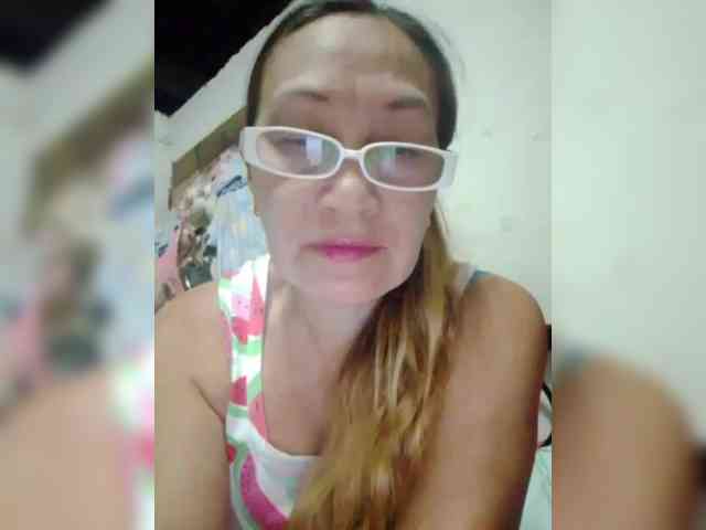 cherrywhite03 Live Webcam on BongaCams