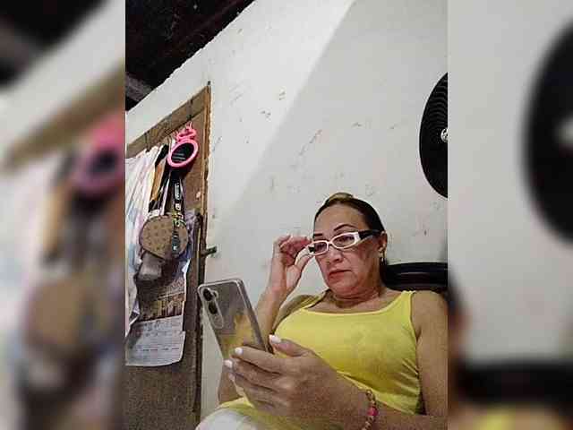 cherrywhite03 webcam