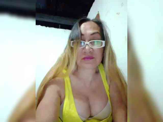 cherrywhite03 webcam