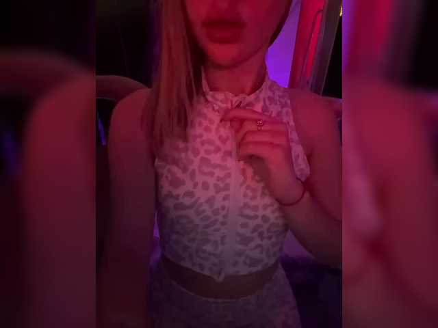 Nestyzz's BongaCams show and profile