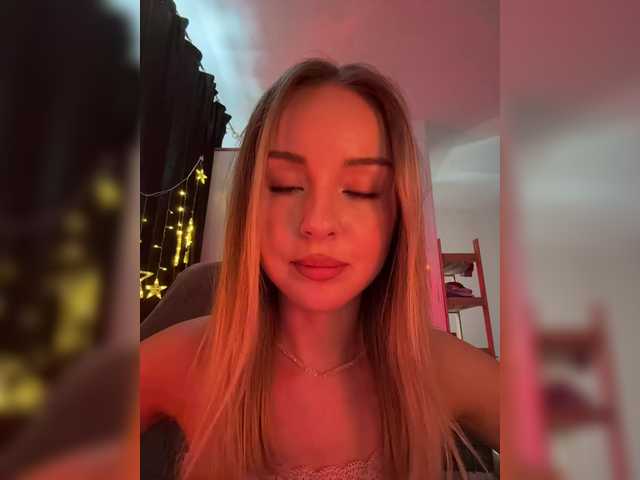 Nestyzz's BongaCams show and profile