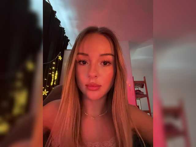 Nestyzz's BongaCams show and profile