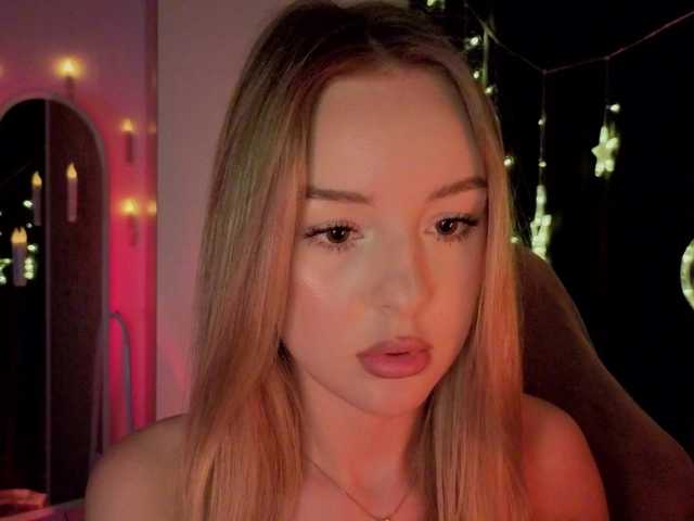 Nestyzz's BongaCams show and profile
