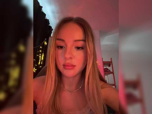 Nestyzz's BongaCams show and profile