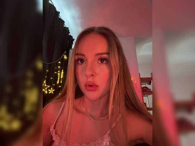 Nestyzz's BongaCams show and profile