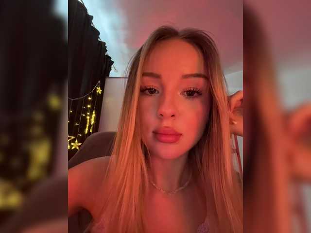 Nestyzz's BongaCams show and profile