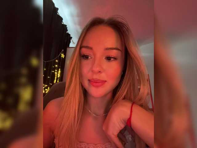 Nestyzz's BongaCams show and profile