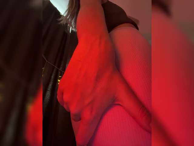 Nestyzz's BongaCams show and profile