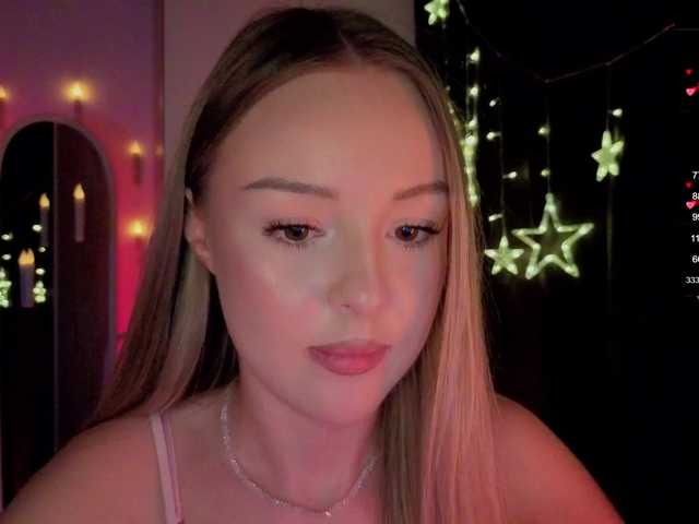 Nestyzz's BongaCams show and profile