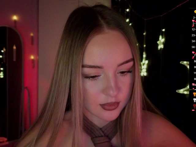 le modèle Nestyzz est en webcam porno dans un show sur le site bongacams, il possède les tags suivants: White/Caucasian,Blonde,Shaved