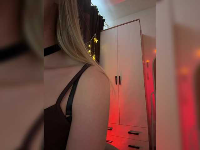 Nestyzz's BongaCams show and profile