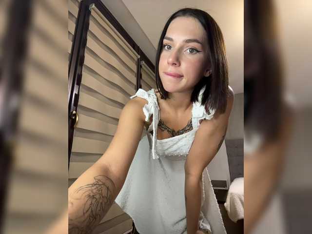 BabyDarii's BongaCams show and profile