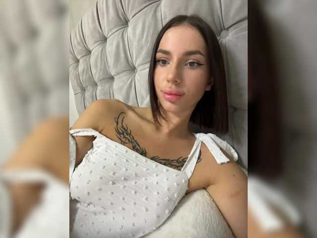 BabyDarii's BongaCams show and profile