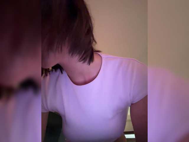 BabyDarii's BongaCams show and profile