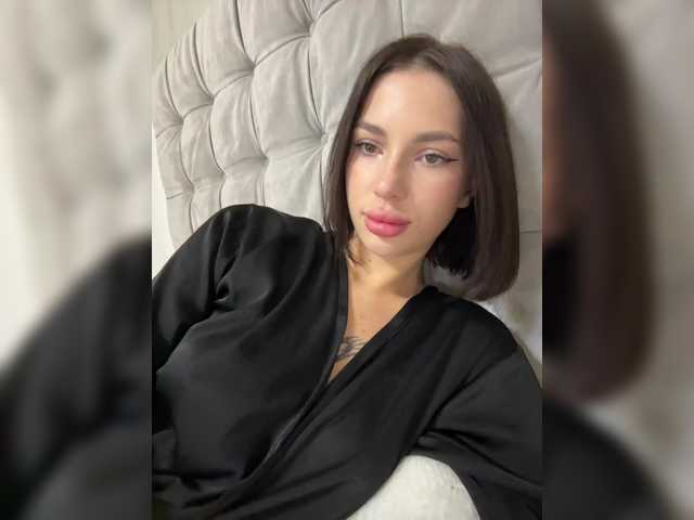 BabyDarii's BongaCams show and profile