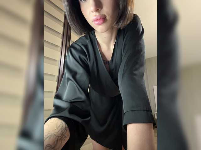 BabyDarii's BongaCams show and profile