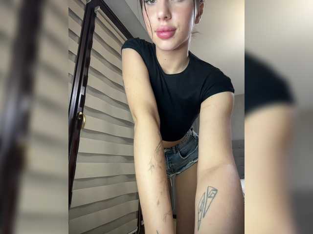 BabyDarii's BongaCams show and profile