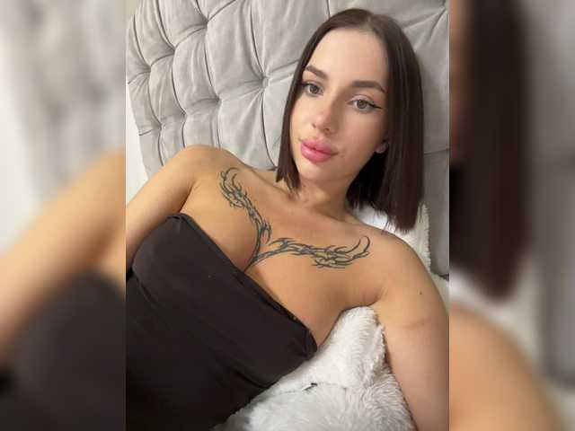 BabyDarii live cam profile