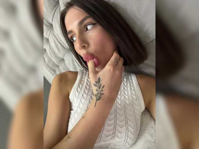 BabyDarii's BongaCams show and profile