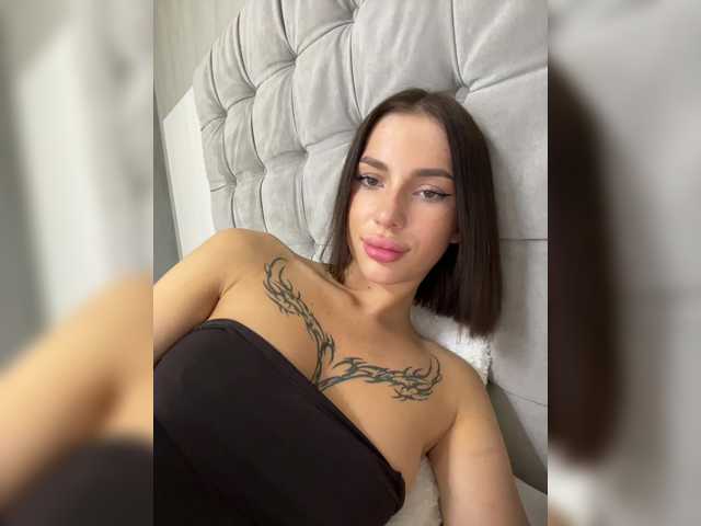 BabyDarii's BongaCams show and profile