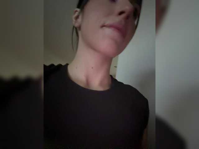 BabyDarii's BongaCams show and profile