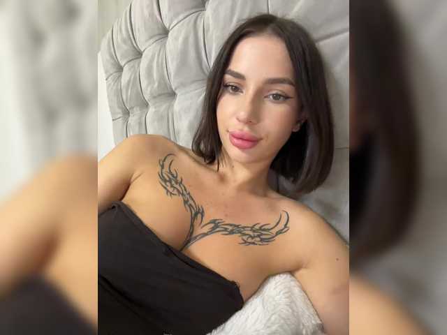 BabyDarii's BongaCams show and profile