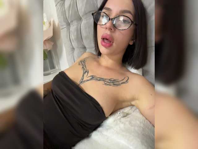 BabyDarii's BongaCams show and profile