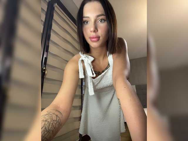 BabyDarii's BongaCams show and profile