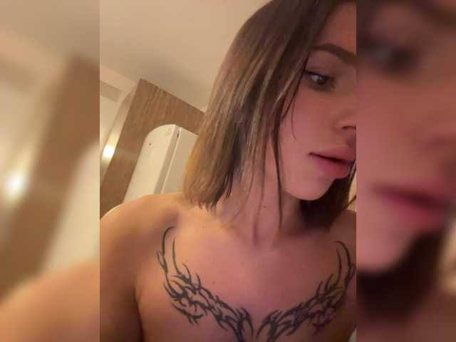 BabyDarii's BongaCams show and profile