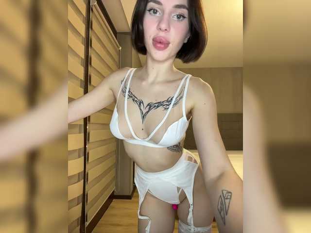 Slutty BabyDarii wants you to fuck her body now BabyDarii from BongaCams