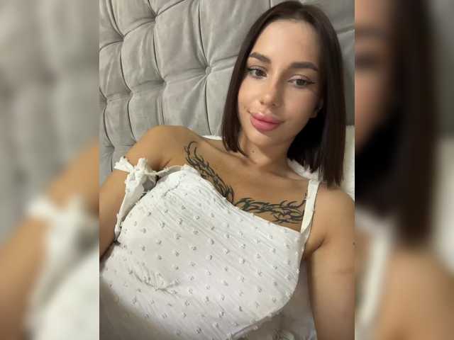 BabyDarii's BongaCams show and profile