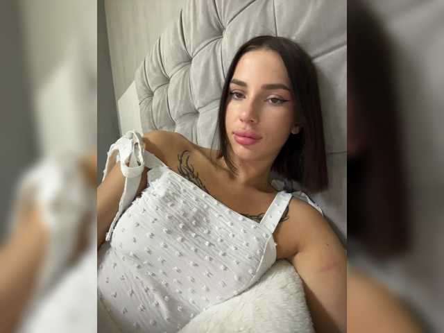 BabyDarii's BongaCams show and profile