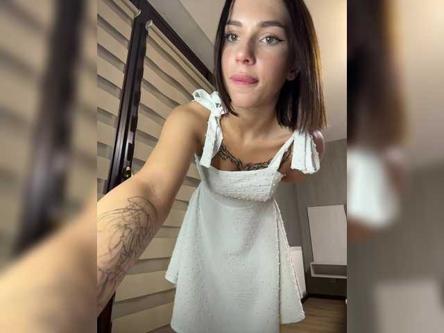 BabyDarii's BongaCams show and profile