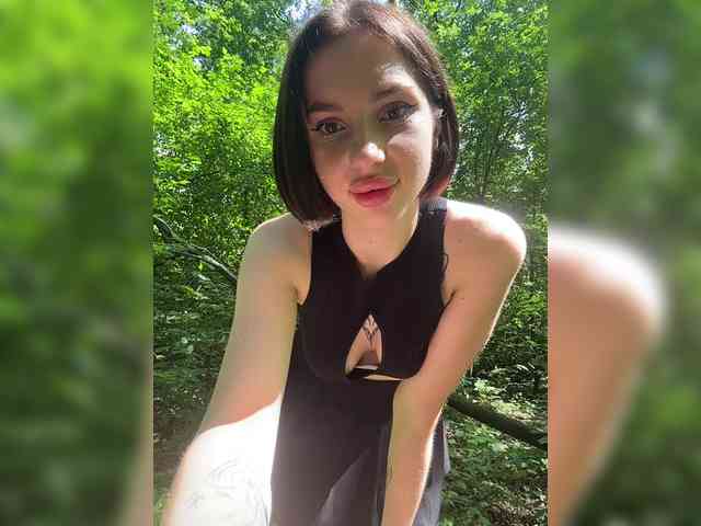 nude webcam BabyDarii