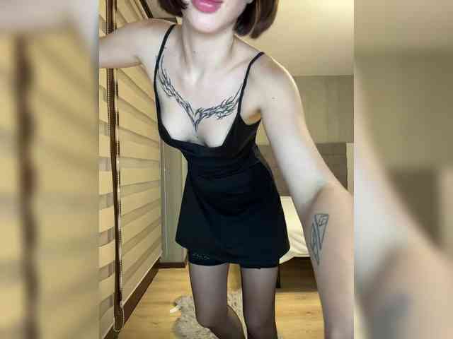 Babydarii (21, White Cam Girl) performing squirt.