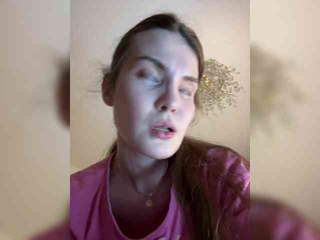 angelicGlasha webcam