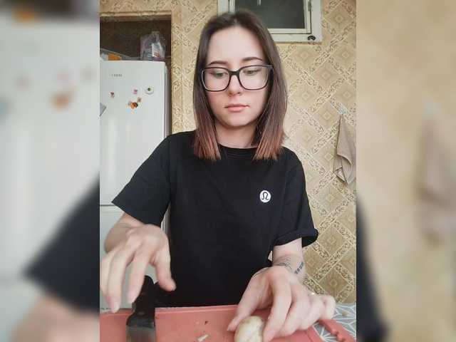 Alisa21-1's BongaCams show and profile