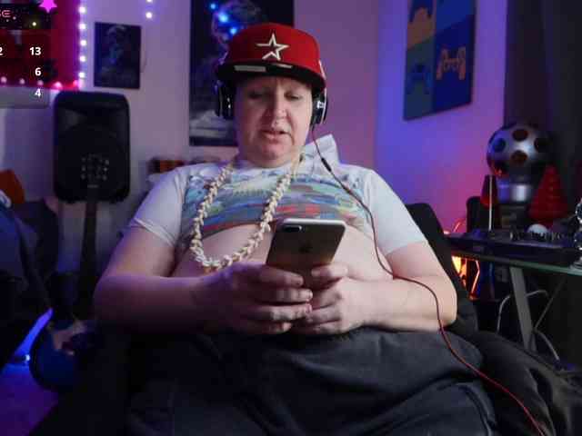 BellaBlueBBW webcam