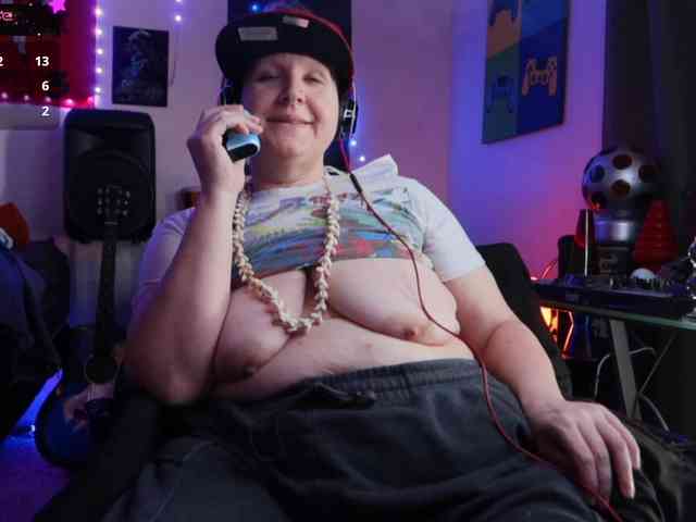BellaBlueBBW webcam