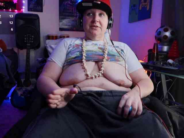 BellaBlueBBW webcam