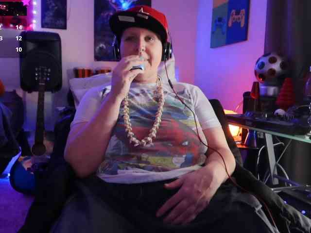 BellaBlueBBW webcam