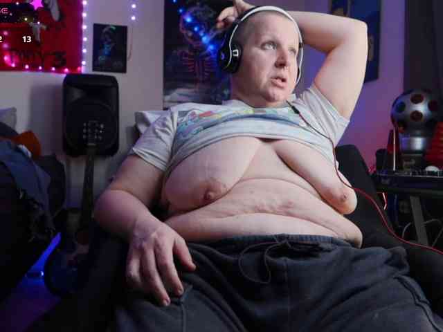 BellaBlueBBW webcam