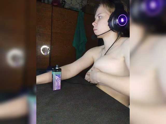 Kisa-malaya's BongaCams show and profile