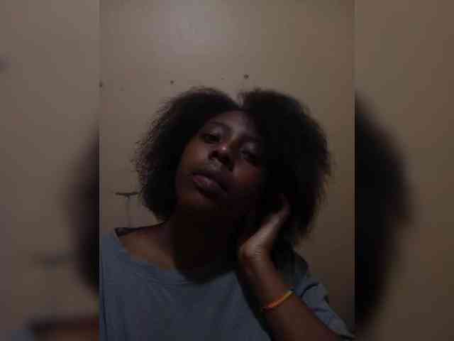 SexyBee55 webcam